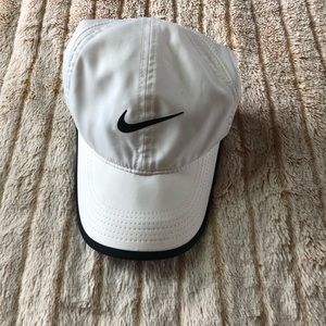 Nike Featherlight Dri-Fit cap